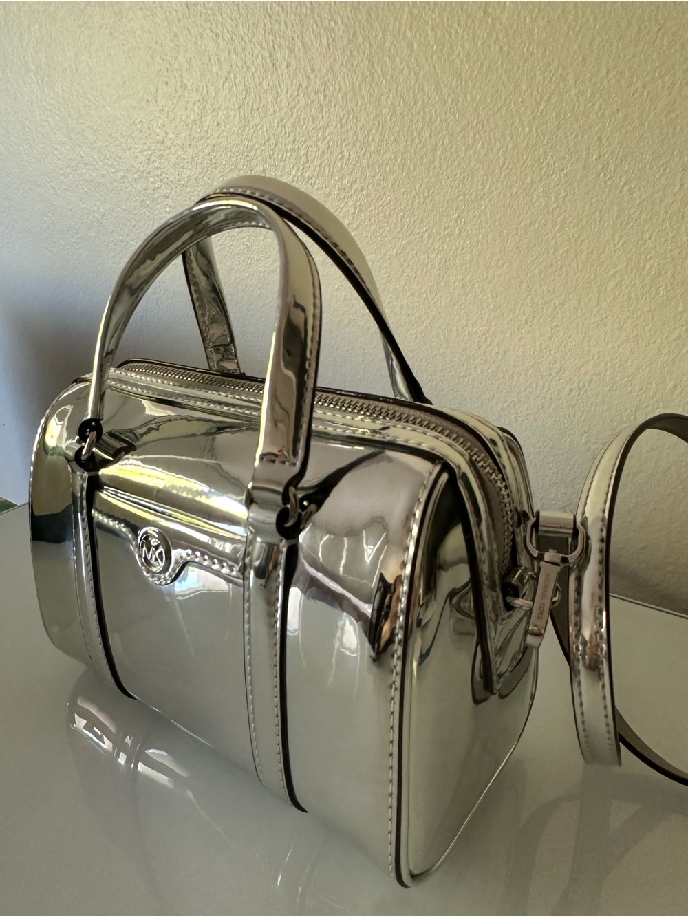 Michael Kors travel crossbody or handbag, silver, mirror finish,new with tag - Picture 4 of 16
